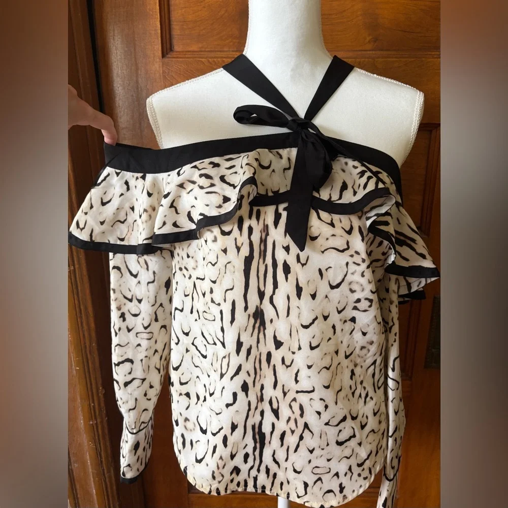 Guess Grayson Ruffle Top - Picture 2 of 8